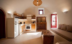 Approxi Cave: 2-Bedroom Retreat